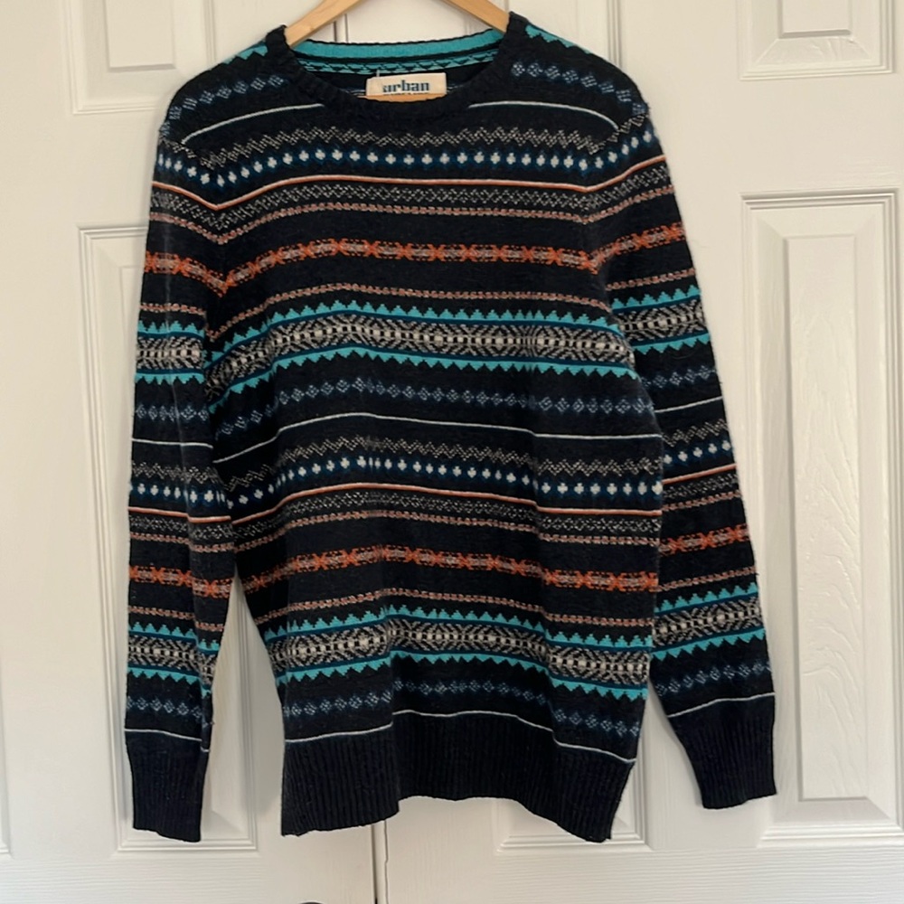 Men’s Urban Pipeline multicolored sweater (navy prominent). Size M.